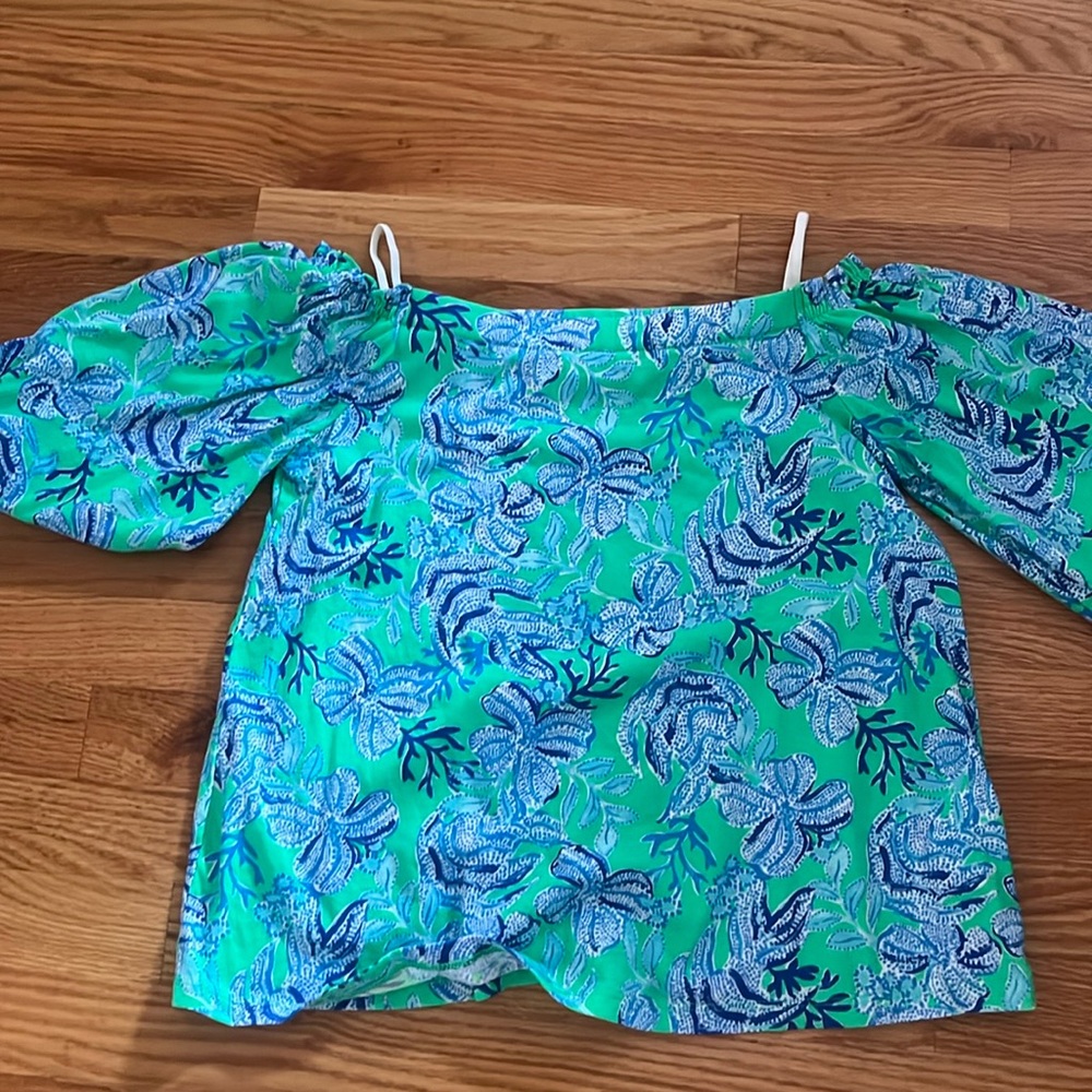 Lily pulitzer size small top
